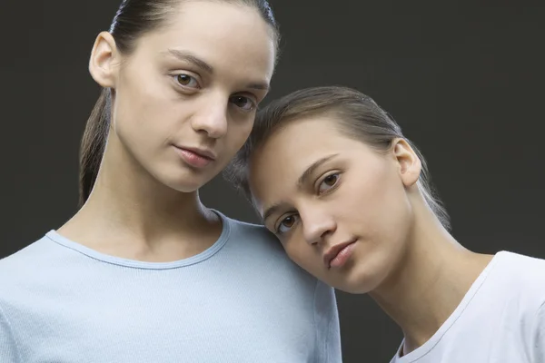 Sisters posing in studio — Stock Photo, Image