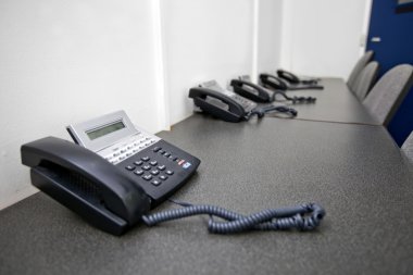 tablo üzerinde sabit telefonlar