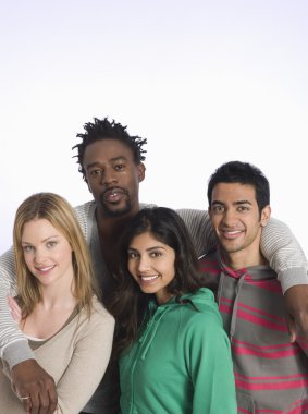 İnsanları kucaklayan