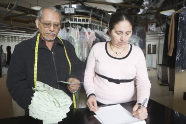 Çift Laundrette içinde çalışma