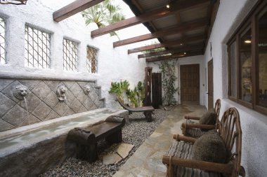 Palm springs hacienda su özelliği