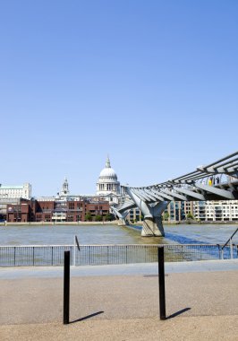 Millenium bridge Londra Manzaralı