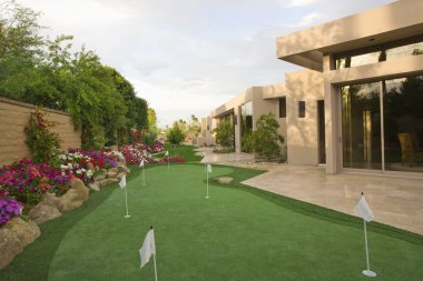 Bahçe mini golf sahası içinde palm springs