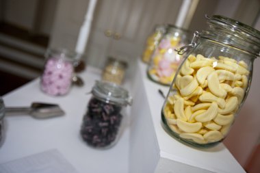 kavanozların içinde şekerleme