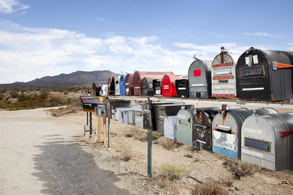 Linhas de caixas de correio no deserto — Fotografia de Stock