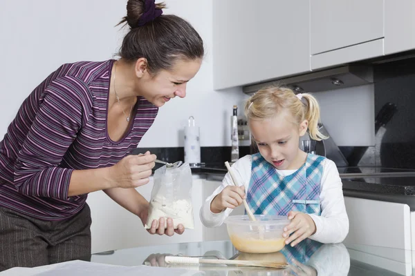 Happy mother and daughter baking — Stock Photo, Image