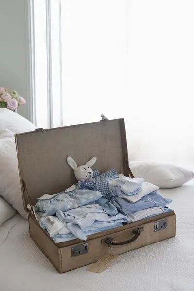 Childrens clothing in suitcase — Stock Photo, Image