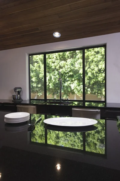 Black gloss kitchen worktop — Stock Photo, Image