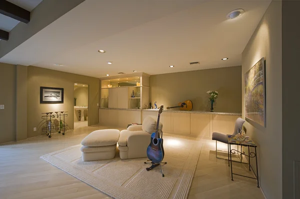 Guitare à l'intérieur de la maison — Photo