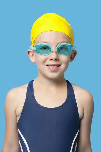 Jeune fille portant des lunettes de natation — Photo