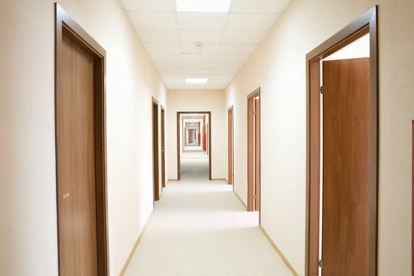 Corridor en deuropeningen — Stockfoto