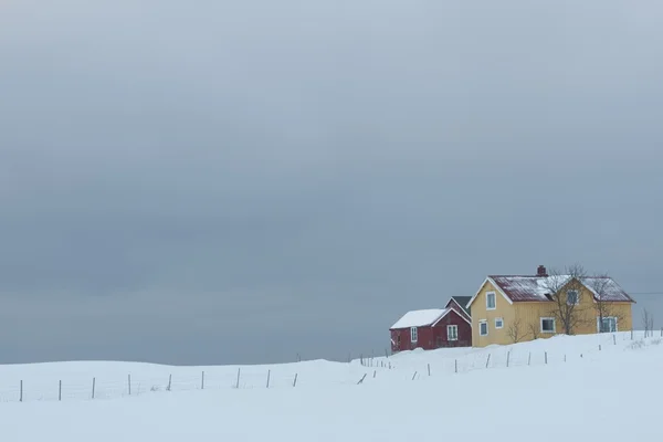 Remote house in coastal landscape — Stock Photo, Image