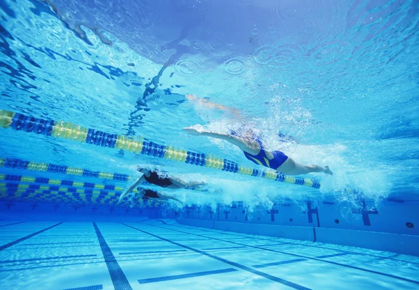 Schwimmer im Rennen — Stockfoto