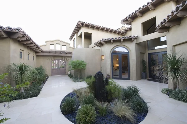 Cactus garden and courtyard — Stock Photo, Image