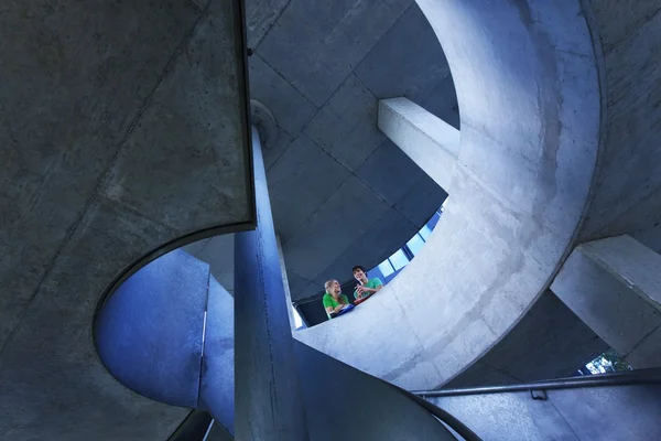 Современная лестница в университетском городке — стоковое фото