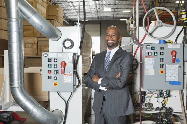 African American businessman standing — Stock Photo, Image