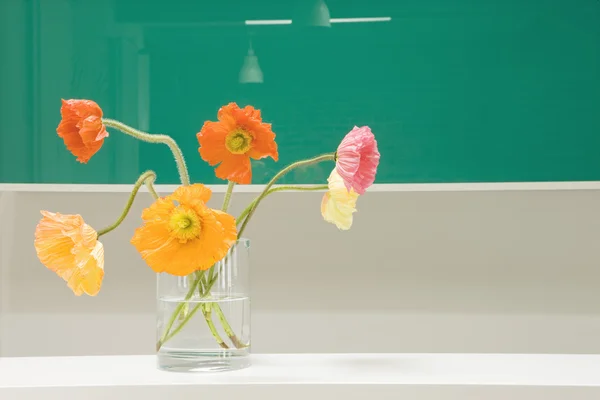 Kwiaty w wazonie — Zdjęcie stockowe