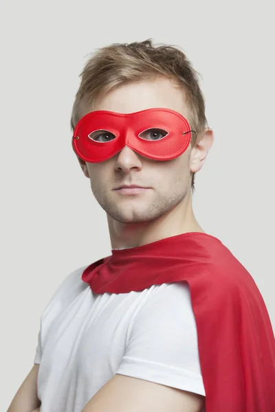 Jeune homme en costume de super héros — Photo