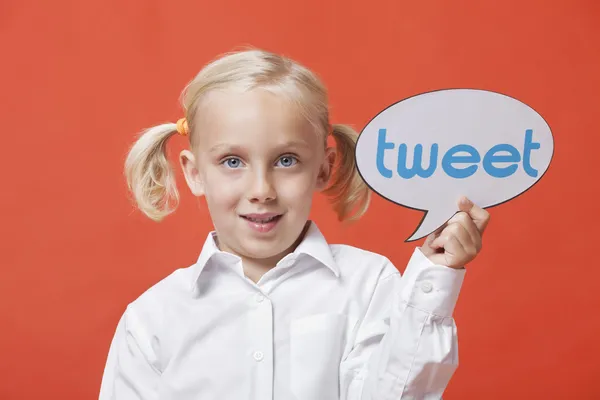 Girl holding tweet bubble — Stock Photo, Image