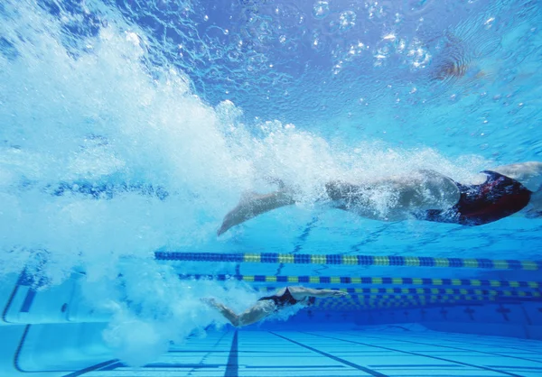 女性水泳選手の水泳 — ストック写真