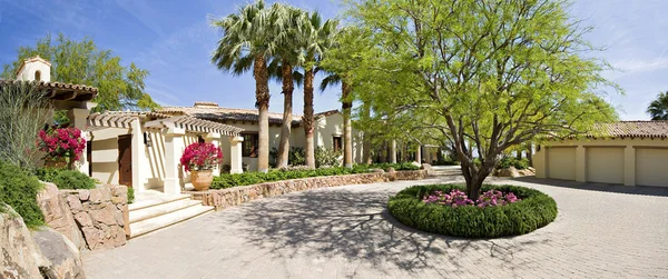 Entrance facade of luxury villa — Stock Photo, Image