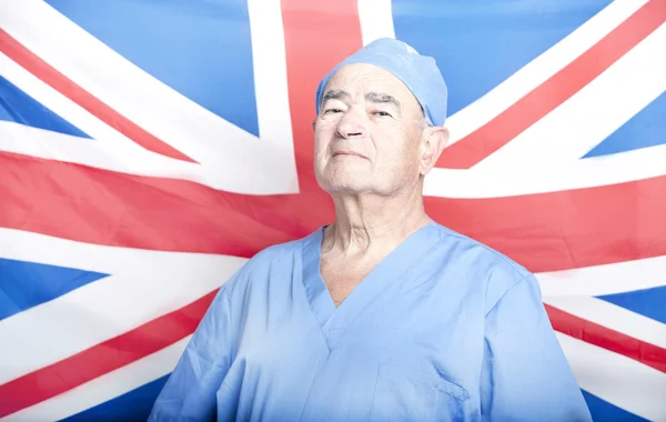 Frente al cirujano de una bandera británica —  Fotos de Stock