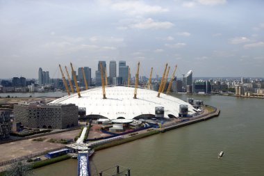 Arena und Canary Wharf-skyline