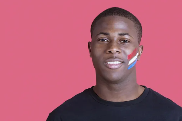 Afro-Amerikaanse man met Nederlandse vlag — Stockfoto