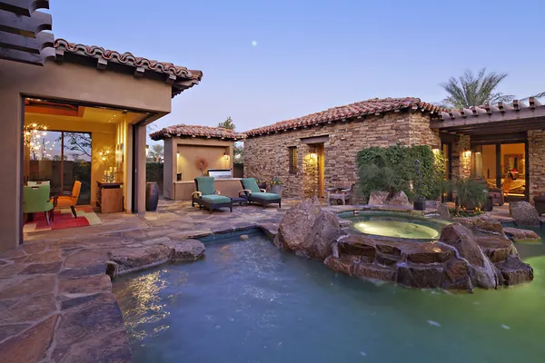 Maison Extérieur avec piscine — Photo