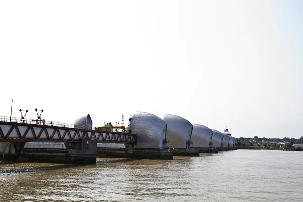 Thames barrier på sunrise — Stockfoto