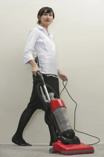 Housekeeper vacuuming — Stock Photo, Image