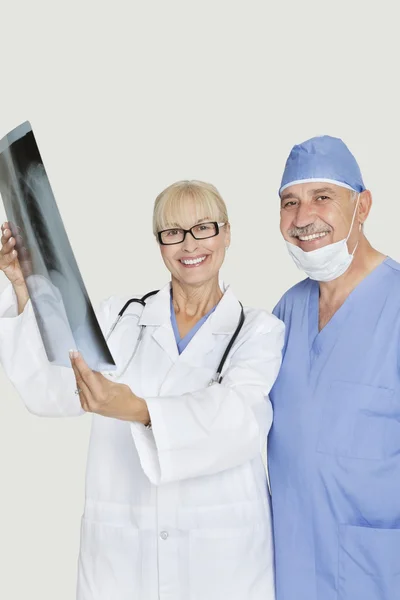 Senior male surgeon and female doctor — Stock Photo, Image