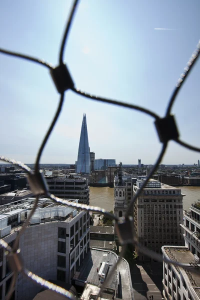 Londra arkasındaki tel net — Stok fotoğraf