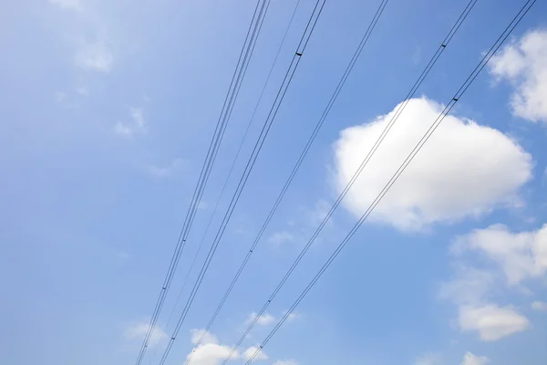 Elektrische hoogspanningslijnen — Stockfoto