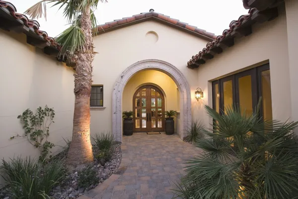 Palm Springs path to modern home — Stock Photo, Image