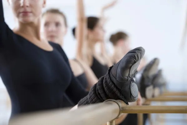 Практика жіночого балету — стокове фото