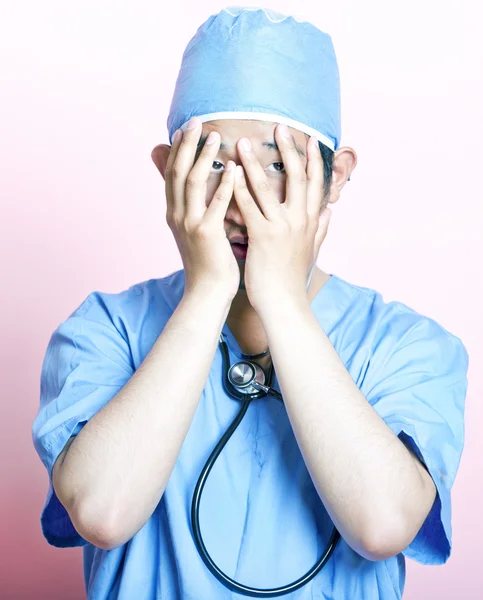 Cirurgião parece estressado — Fotografia de Stock