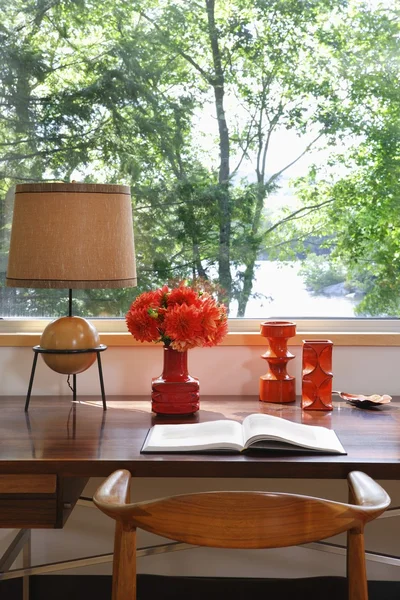 Bureau en bois rétro — Photo