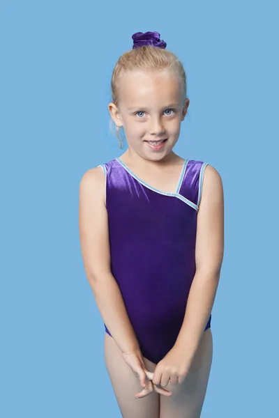 Heureuse jeune gymnaste féminine — Photo