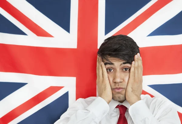 Homem contra bandeira britânica — Fotografia de Stock