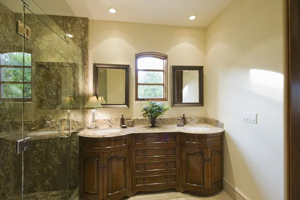 Bathroom with two sinks — Stock Photo, Image