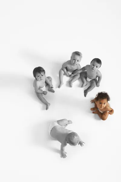 Babies sitting on floor — Stock Photo, Image