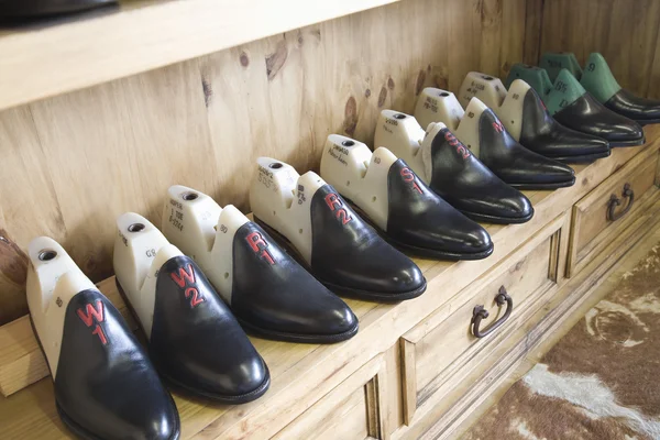 Traditional shoemaker workshop — Stock Photo, Image