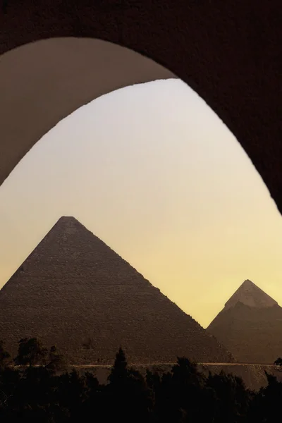 Les grandes pyramides au coucher du soleil — Photo