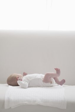 İki haftalık yeni doğan bebek