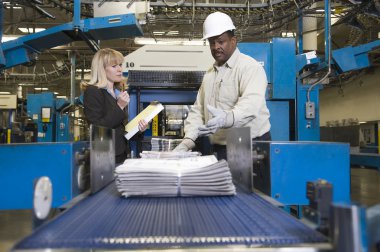 Adam gazete ve fabrika