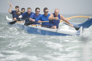 Outrigger Kano su takımda