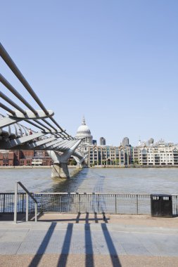 Millenium bridge Londra Manzaralı