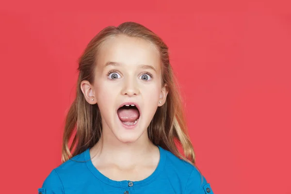 Shocked young girl with mouth open — Stock Photo, Image