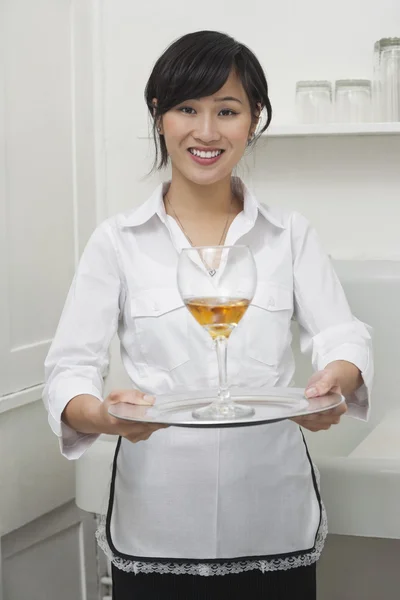 Housekeeper serving wine — Stock Photo, Image